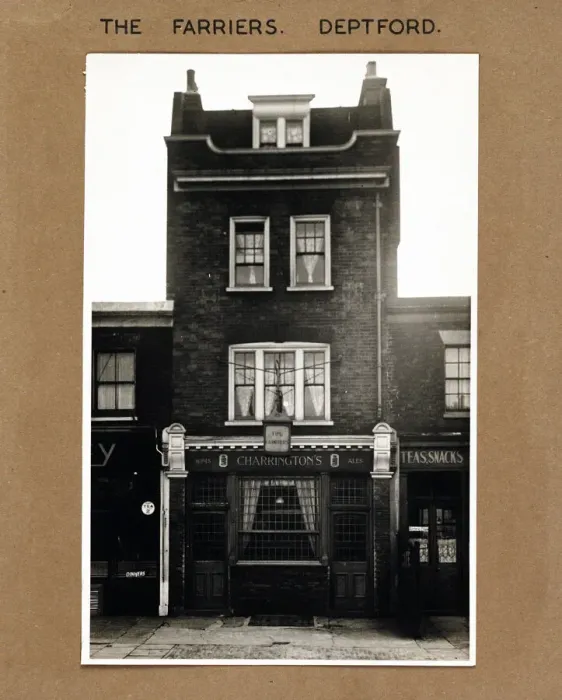 Framed Print : Photograph of Farriers PH, Deptford, London Framed Print : Photograph of Farriers PH, Deptford, London