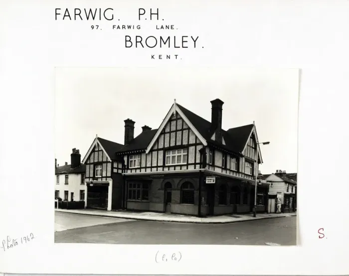 Framed Print : Photograph of Farwig PH, Bromley, Greater London