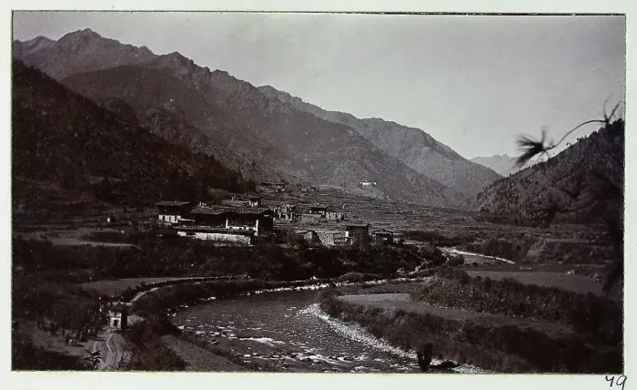Framed Print : Photograph from a fascinating album which reveals new details on a little-known campaign in which a British military force brushed aside Tibetan defences to capture Lhasa, in 1904 Framed Print : Photograph from a fascinating album which reveals new details on a little-known campaign in which a British military force brushed aside Tibetan defences to capture Lhasa, in 1904