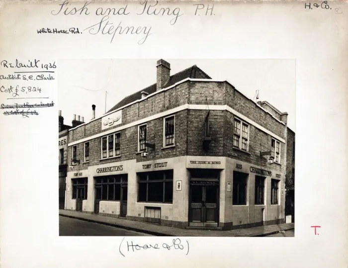 Framed Print : Photograph of Fish & Ring PH, Stepney, London Framed Print : Photograph of Fish & Ring PH, Stepney, London