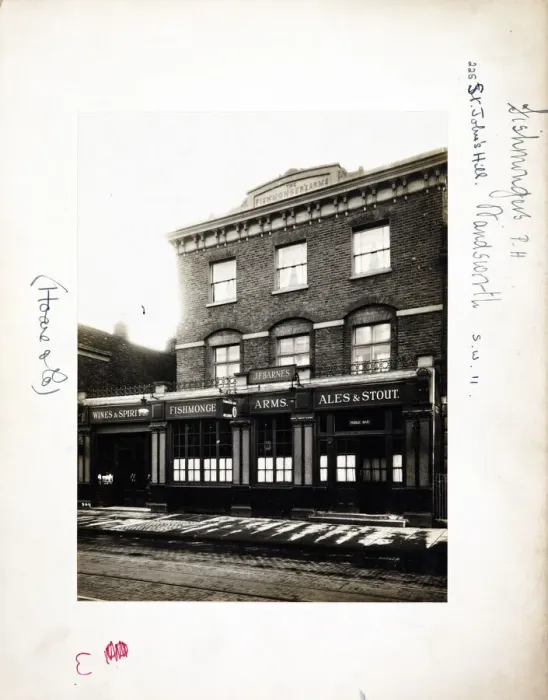 Framed Print : Photograph of Fishmongers Arms, Wandsworth, London Framed Print : Photograph of Fishmongers Arms, Wandsworth, London