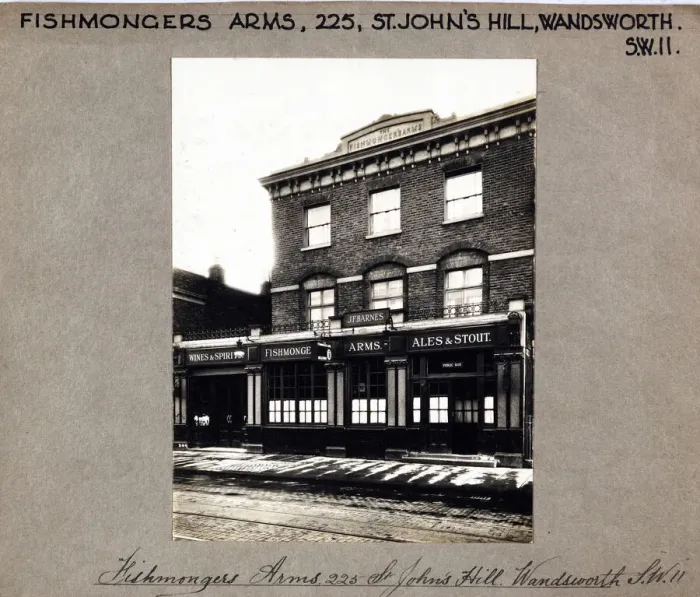 Framed Print : Photograph of Fishmongers Arms, Wandsworth, London Framed Print : Photograph of Fishmongers Arms, Wandsworth, London