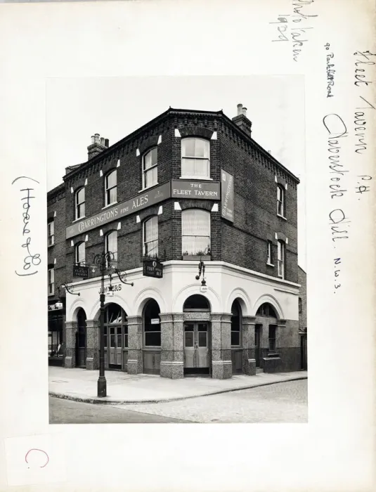 Framed Print : Photograph of Fleet Tavern, Haverstock Hill, London Framed Print : Photograph of Fleet Tavern, Haverstock Hill, London