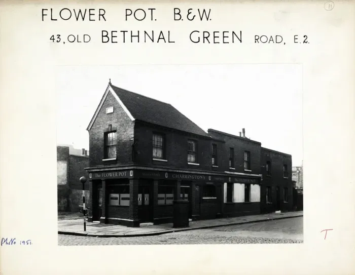Framed Print : Photograph of Flower Pot PH, Bethnal Green, London Framed Print : Photograph of Flower Pot PH, Bethnal Green, London