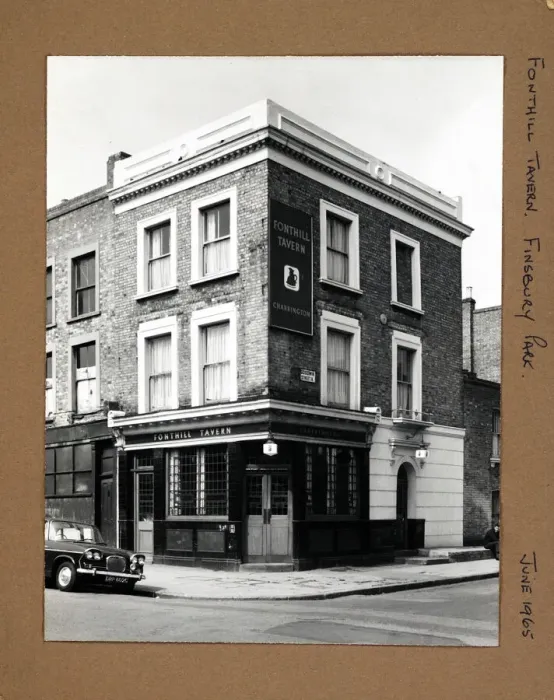 Framed Print : Photograph of Fonthill Tavern, Finsbury Park, London Framed Print : Photograph of Fonthill Tavern, Finsbury Park, London