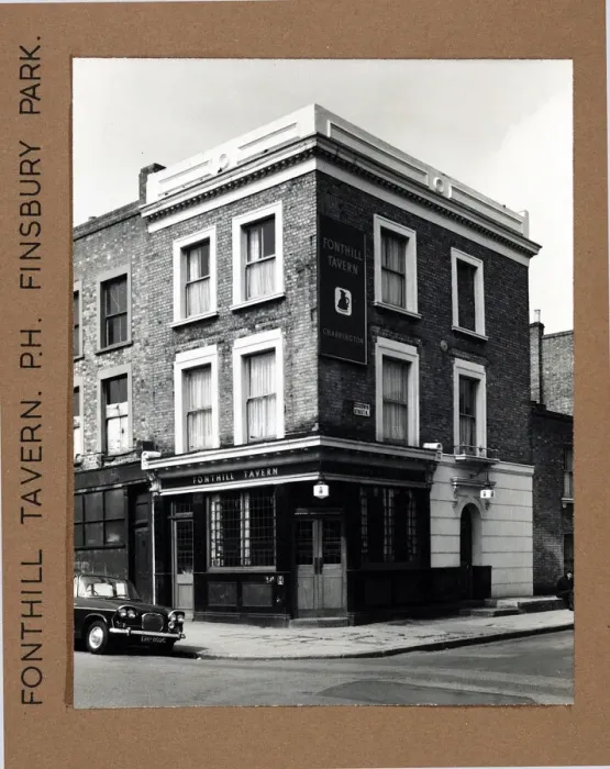 Framed Print : Photograph of Fonthill Tavern, Finsbury Park, London Framed Print : Photograph of Fonthill Tavern, Finsbury Park, London