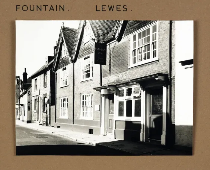 Framed Print : Photograph of Fountain PH, Lewes, Sussex Framed Print : Photograph of Fountain PH, Lewes, Sussex