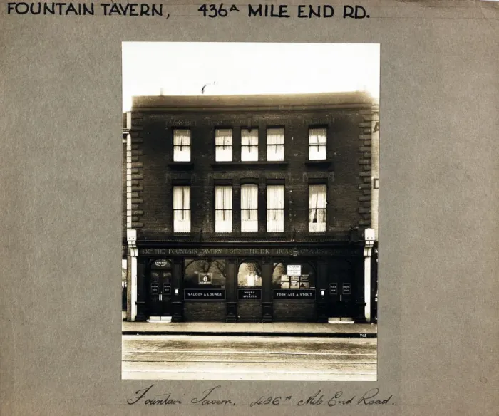Framed Print : Photograph of Fountain PH, Mile End (Old), London Framed Print : Photograph of Fountain PH, Mile End (Old), London