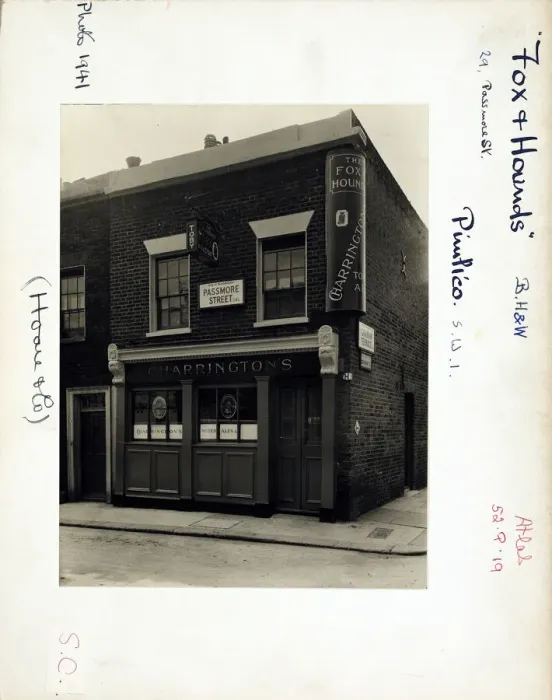 Framed Print : Photograph of Fox & Hounds PH, Pimlico, London Framed Print : Photograph of Fox & Hounds PH, Pimlico, London