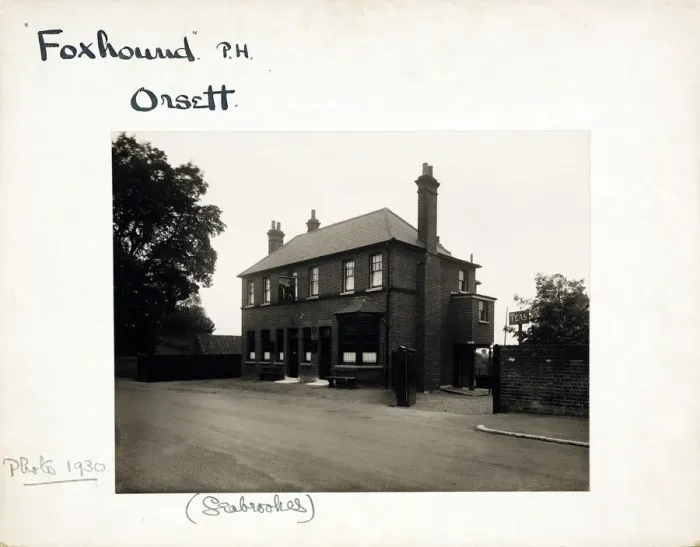 Framed Print : Photograph of Foxhound PH, Orsett, Essex Framed Print : Photograph of Foxhound PH, Orsett, Essex