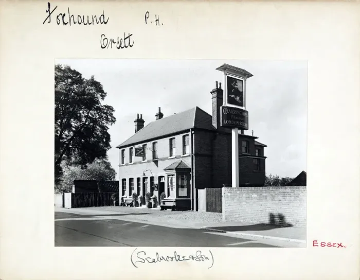 Framed Print : Photograph of Foxhound PH, Orsett, Essex Framed Print : Photograph of Foxhound PH, Orsett, Essex