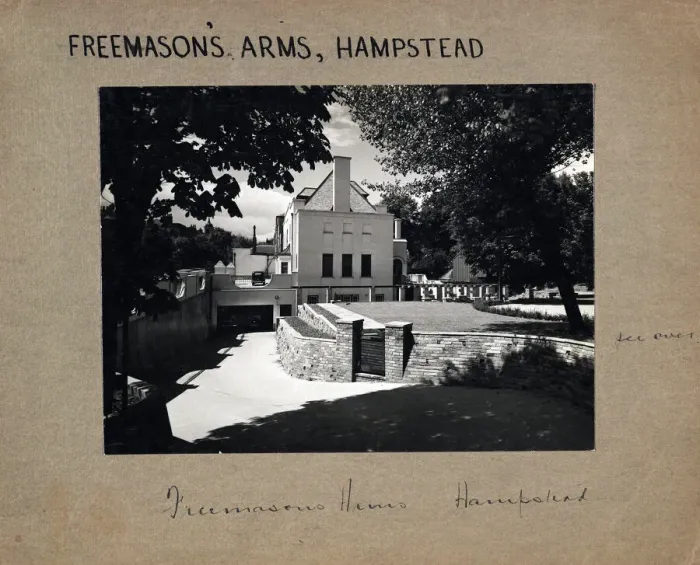Framed Print : Photograph of Freemasons Arms, Hampstead (New), London Framed Print : Photograph of Freemasons Arms, Hampstead (New), London