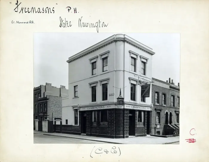 Framed Print : Photograph of Freemasons PH, Stoke Newington, London Framed Print : Photograph of Freemasons PH, Stoke Newington, London