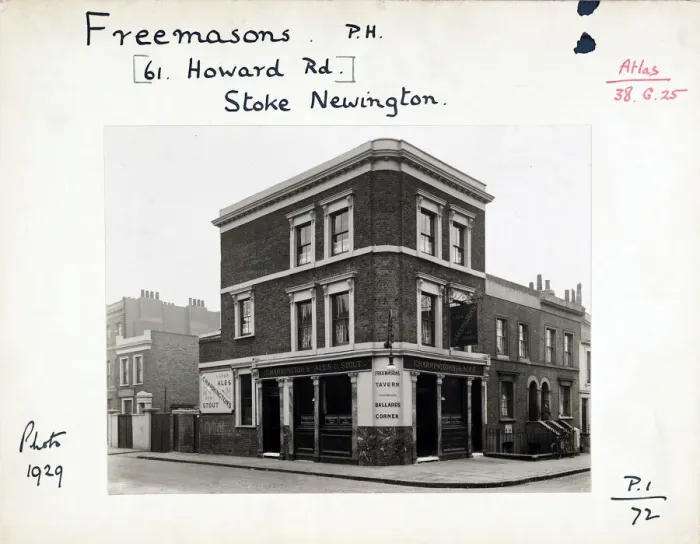 Framed Print : Photograph of Freemasons PH, Stoke Newington, London Framed Print : Photograph of Freemasons PH, Stoke Newington, London