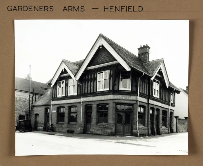 Framed Print : Photograph of Gardeners Arms, Henfield, Sussex Framed Print : Photograph of Gardeners Arms, Henfield, Sussex