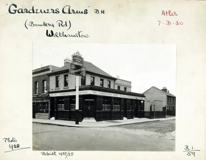 Framed Print : Photograph of Gardeners Arms, Walthamstow, London Framed Print : Photograph of Gardeners Arms, Walthamstow, London