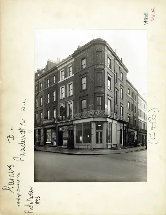 Framed Print : Photograph of Garners PH, Paddington, London Framed Print : Photograph of Garners PH, Paddington, London