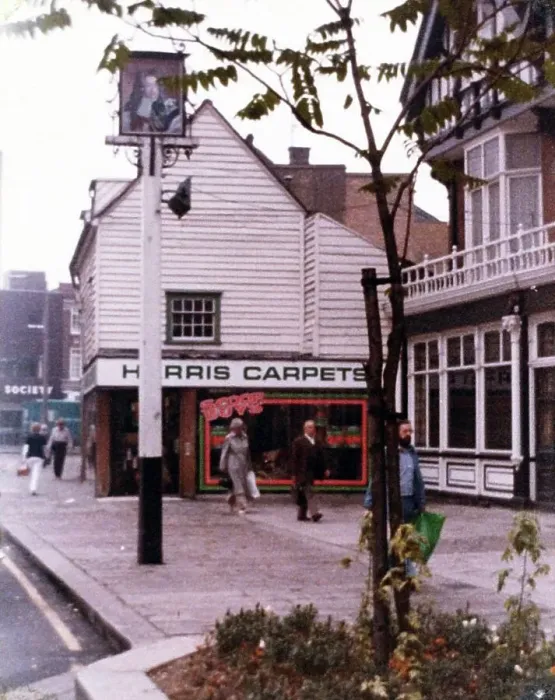Framed Print : Photograph of George PH, Enfield, Greater London Framed Print : Photograph of George PH, Enfield, Greater London