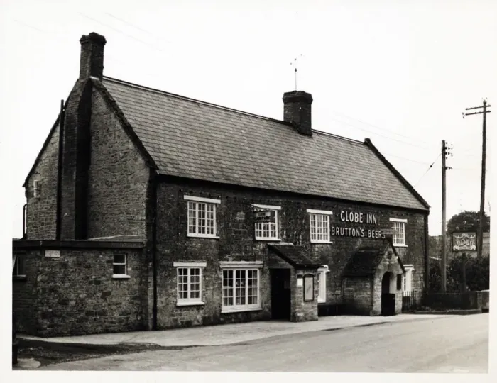 Framed Print : Photograph of Globe PH, Crewkerne, Somerset Framed Print : Photograph of Globe PH, Crewkerne, Somerset