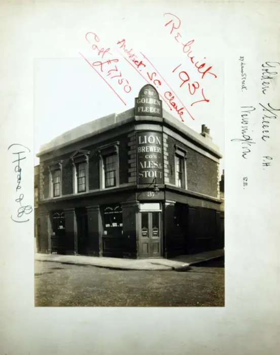 Framed Print : Photograph of Golden Fleece PH, Newington, London Framed Print : Photograph of Golden Fleece PH, Newington, London