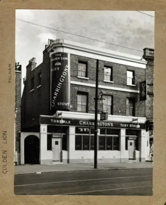 Framed Print : Photograph of Golden Lion PH, Fulham, London Framed Print : Photograph of Golden Lion PH, Fulham, London