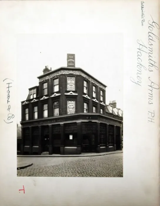 Framed Print : Photograph of Goldsmiths Arms, Hackney, London Framed Print : Photograph of Goldsmiths Arms, Hackney, London