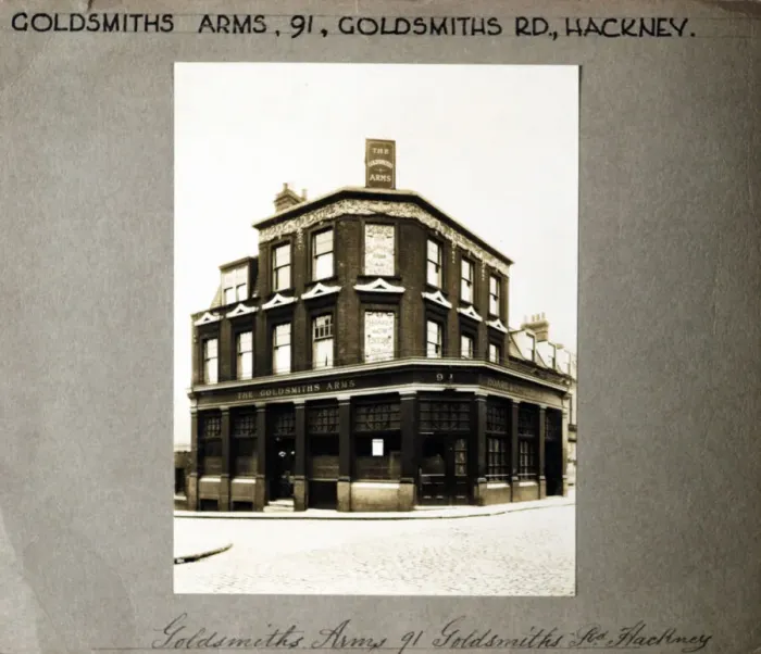 Framed Print : Photograph of Goldsmiths Arms, Hackney, London Framed Print : Photograph of Goldsmiths Arms, Hackney, London