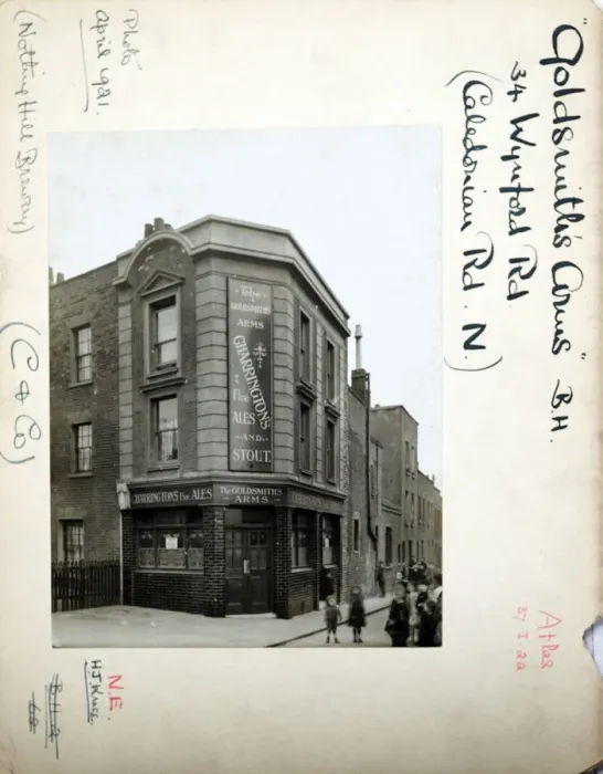 Framed Print : Photograph of Goldsmiths Arms, Islington, London Framed Print : Photograph of Goldsmiths Arms, Islington, London