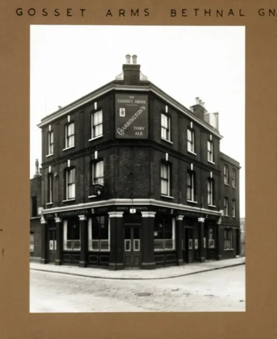 Framed Print : Photograph of Gosset Arms, Bethnal Green, London Framed Print : Photograph of Gosset Arms, Bethnal Green, London