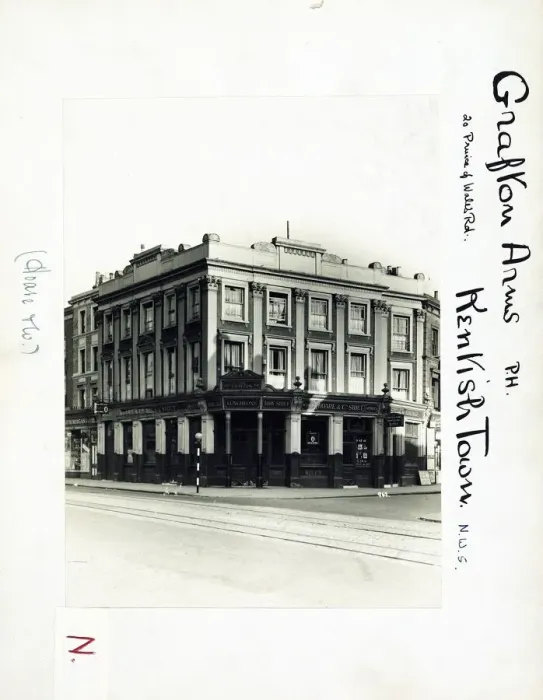 Framed Print : Photograph of Grafton Arms, Kentish Town, London Framed Print : Photograph of Grafton Arms, Kentish Town, London