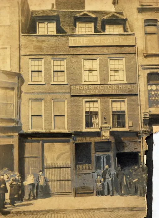 Framed Print : Photograph of Grapes PH, Southwark (Old), London Framed Print : Photograph of Grapes PH, Southwark (Old), London