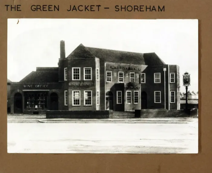 Framed Print : Photograph of Green Jacket PH, Shoreham, Sussex Framed Print : Photograph of Green Jacket PH, Shoreham, Sussex