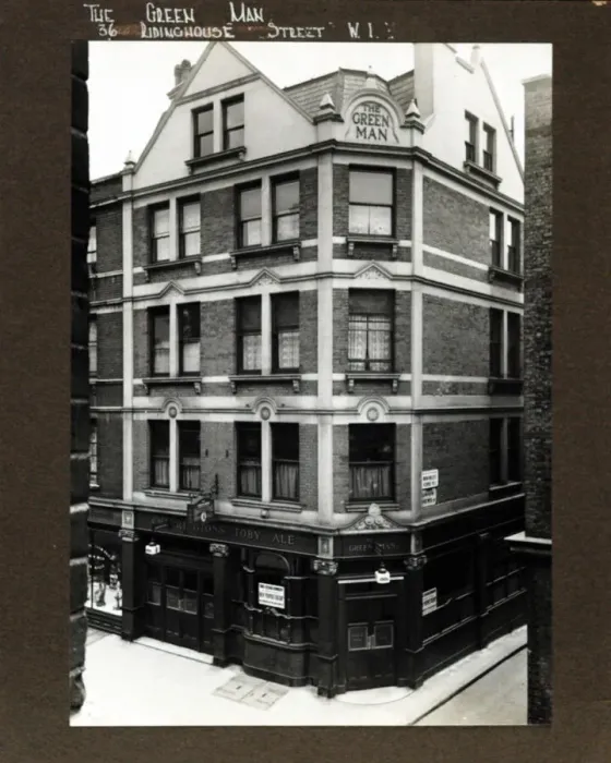 Framed Print : Photograph of Green Man PH, Marylebone, London Framed Print : Photograph of Green Man PH, Marylebone, London