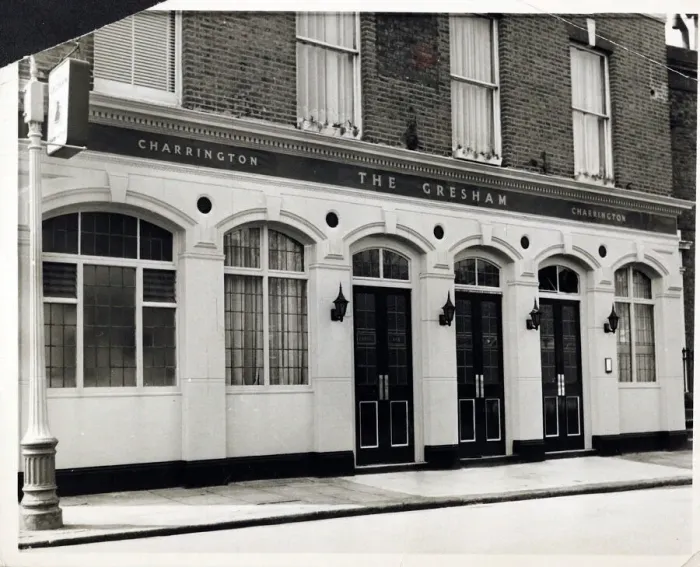Framed Print : Photograph of Gresham Tavern, Brixton, London Framed Print : Photograph of Gresham Tavern, Brixton, London