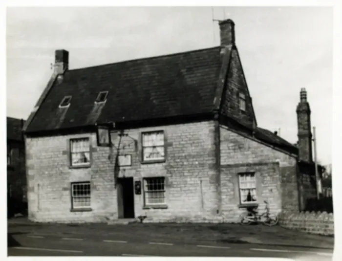 Framed Print : Photograph of Greyhound Inn, Baltonsborough, Somerset Framed Print : Photograph of Greyhound Inn, Baltonsborough, Somerset