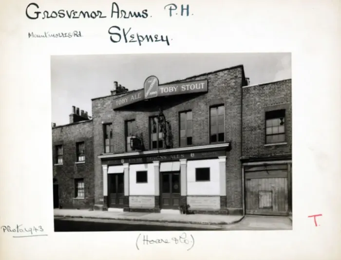 Framed Print : Photograph of Grosvenor Arms, Stepney, London Framed Print : Photograph of Grosvenor Arms, Stepney, London