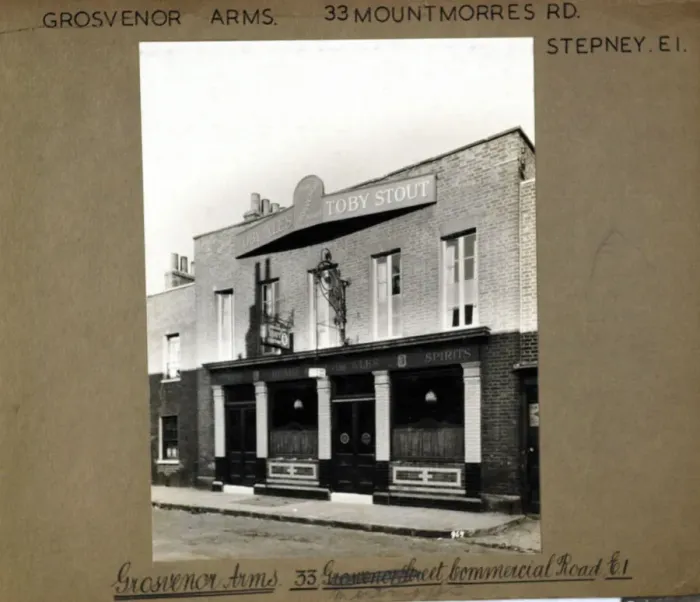 Framed Print : Photograph of Grosvenor Arms, Stepney, London Framed Print : Photograph of Grosvenor Arms, Stepney, London