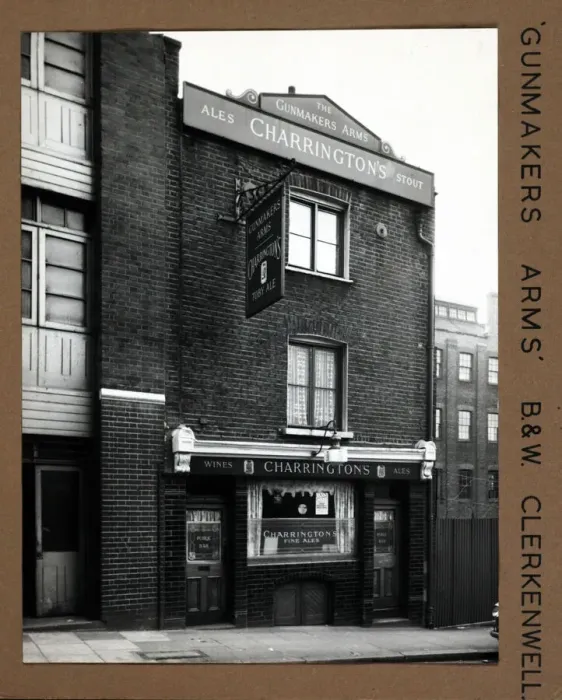 Framed Print : Photograph of Gunmakers Arms, Clerkenwell, London Framed Print : Photograph of Gunmakers Arms, Clerkenwell, London