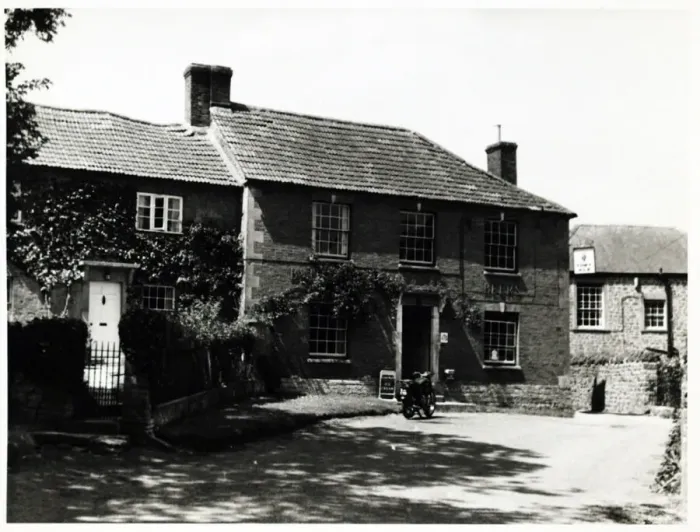 Framed Print : Photograph of Half Moon PH, Ansford, Somerset Framed Print : Photograph of Half Moon PH, Ansford, Somerset
