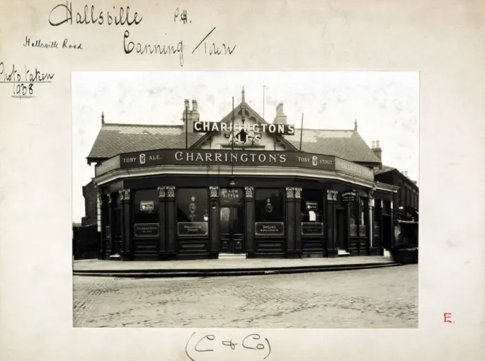 Framed Print : Photograph of Hallsville Tavern, Canning Town, London Framed Print : Photograph of Hallsville Tavern, Canning Town, London