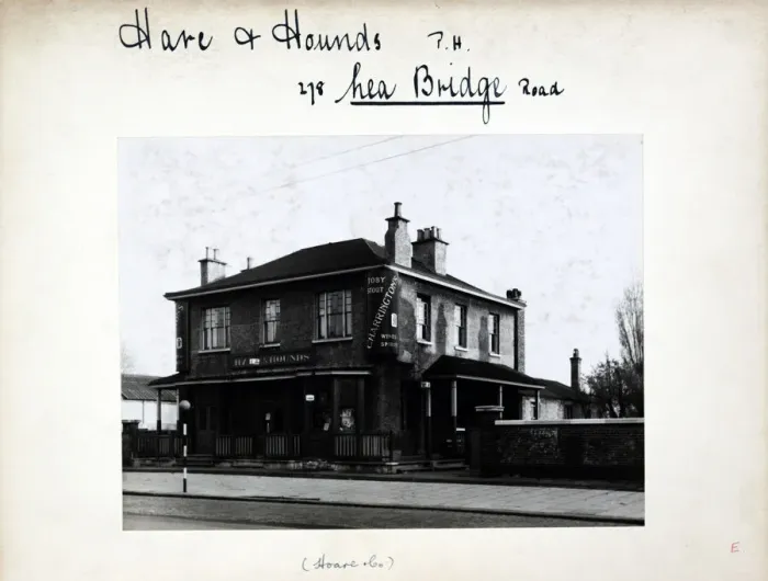Framed Print : Photograph of Hare & Hounds PH, Lea Bridge, London Framed Print : Photograph of Hare & Hounds PH, Lea Bridge, London