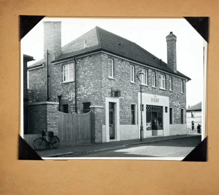 Framed Print : Photograph of Harp PH, Croydon, Surrey Framed Print : Photograph of Harp PH, Croydon, Surrey