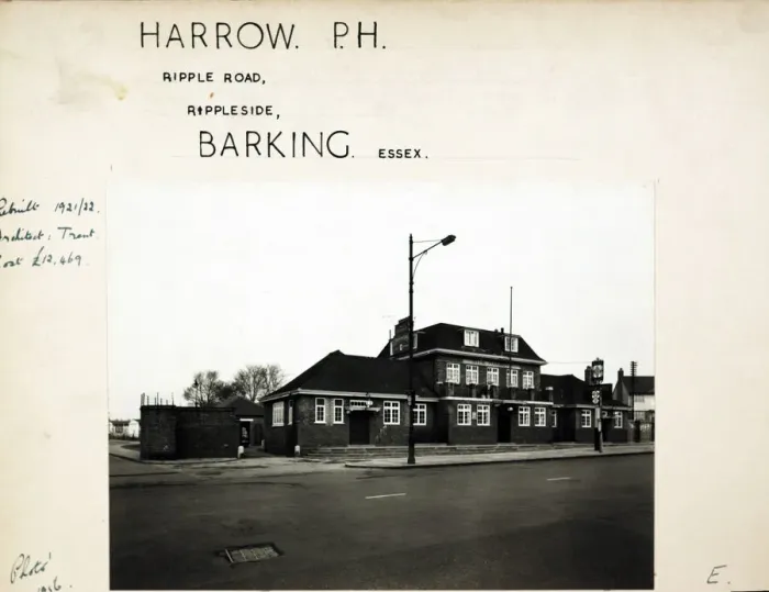 Framed Print : Photograph of Harrow PH, Barking, Essex Framed Print : Photograph of Harrow PH, Barking, Essex