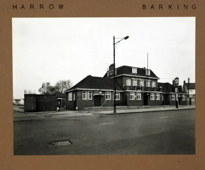 Framed Print : Photograph of Harrow PH, Barking, Essex Framed Print : Photograph of Harrow PH, Barking, Essex