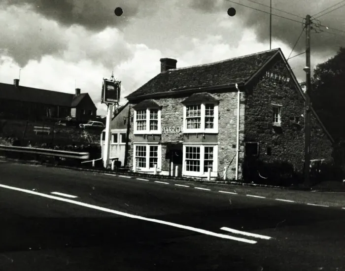 Framed Print : Photograph of Harrow PH, Enstone, Oxfordshire