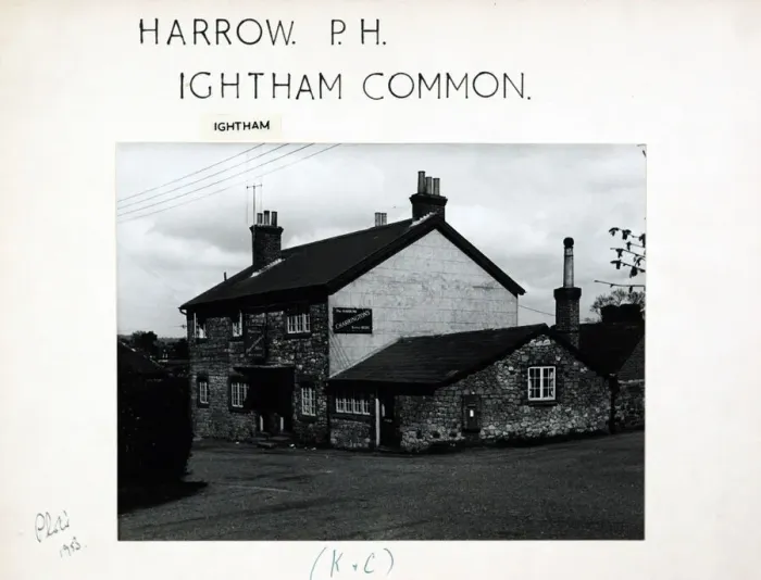 Framed Print : Photograph of Harrow PH, Ightham Common, Kent Framed Print : Photograph of Harrow PH, Ightham Common, Kent