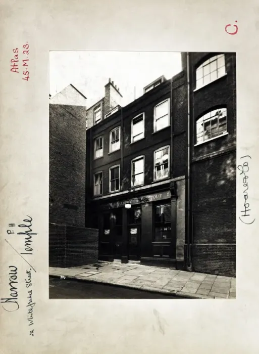 Framed Print : Photograph of Harrow PH, Temple, London Framed Print : Photograph of Harrow PH, Temple, London