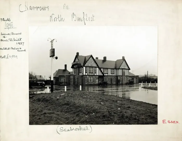 Framed Print : Photograph of Harrows Inn, North Benfleet, Essex Framed Print : Photograph of Harrows Inn, North Benfleet, Essex