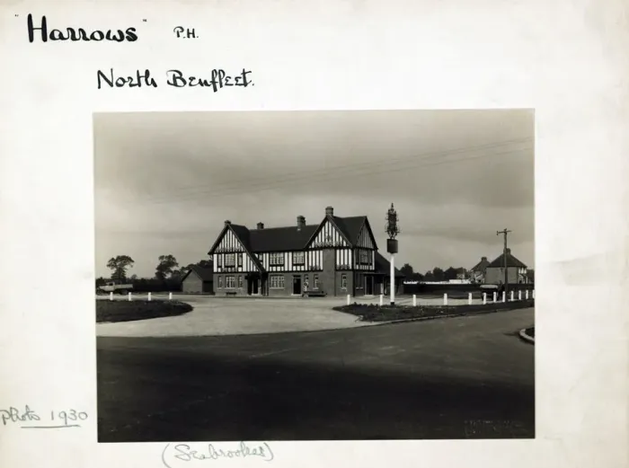 Framed Print : Photograph of Harrows Inn, North Benfleet, Essex Framed Print : Photograph of Harrows Inn, North Benfleet, Essex
