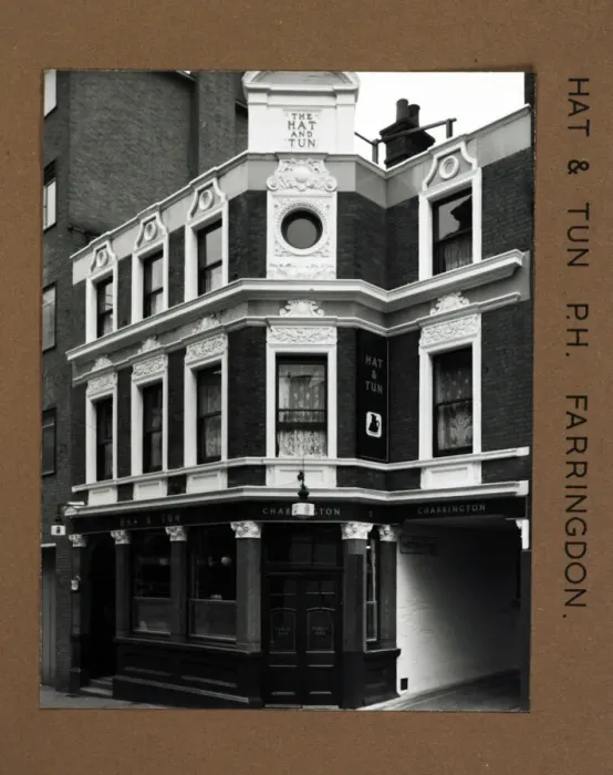 Framed Print : Photograph of Hat & Tun PH, Farringdon, London Framed Print : Photograph of Hat & Tun PH, Farringdon, London